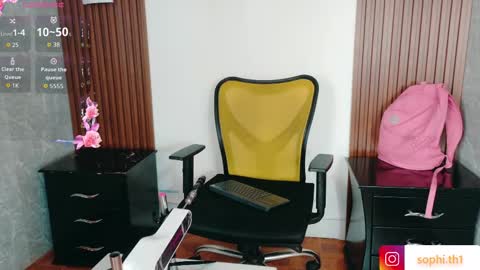 Sophi Thaylorr online show from September 19, 2025, 1:12 pm