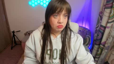 sophia_grants online show from November 10, 2025, 2:32 am