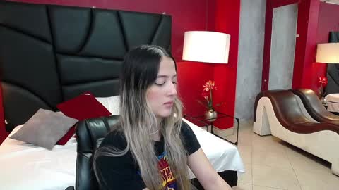 Snapshot of sophia_loreenn chatting on January 15, 2025, 2:13 pm Sofia online show from January 15, 2025, 2:13 pm