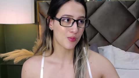 Snapshot of sophia_loreenn chatting on February 24, 2025, 2:48 pm Sofia online show from February 24, 2025, 2:48 pm