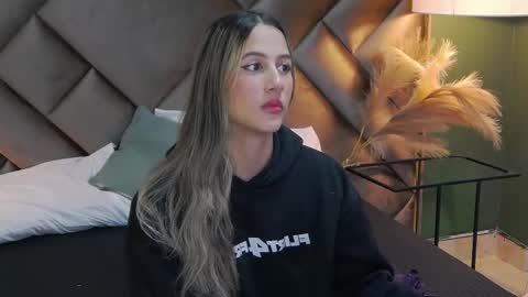 Snapshot of sophia_loreenn chatting on October 12, 2025, 1:54 pm Sofia online show from October 12, 2025, 1:54 pm