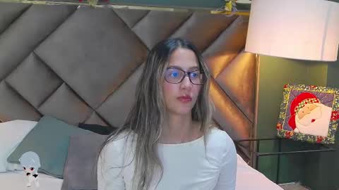 Snapshot of sophia_loreenn chatting on December 3, 2025, 1:53 pm Sofia online show from December 3, 2025, 1:53 pm