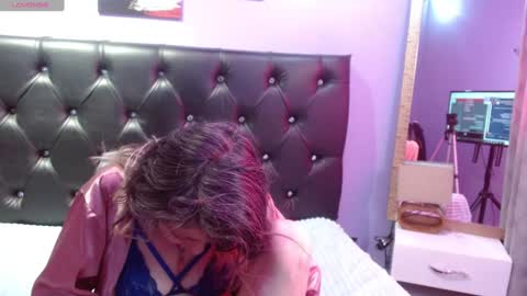 Snapshot of sophia_ny chatting on December 22, 2024, 3:44 pm SOPHIA online show from December 22, 2024, 3:44 pm