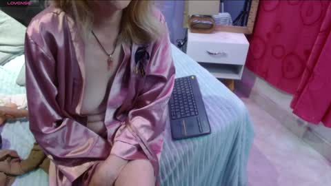 Snapshot of sophia_ny chatting on January 10, 2025, 2:25 am SOPHIA online show from January 10, 2025, 2:25 am