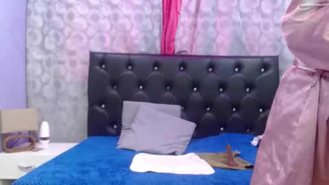 Snapshot of sophia_ny chatting on February 13, 2025, 9:06 pm SOPHIA online show from February 13, 2025, 9:06 pm