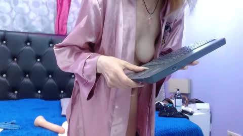 Snapshot of sophia_ny chatting on February 14, 2025, 12:09 am SOPHIA online show from February 14, 2025, 12:09 am