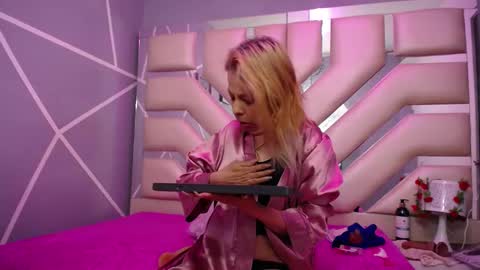 Snapshot of sophia_ny chatting on February 24, 2025, 11:09 pm SOPHIA online show from February 24, 2025, 11:09 pm