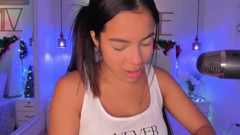 Sophie Hill  online show from December 3, 2025, 8:29 pm