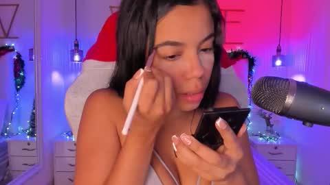 Sophie Hill  online show from December 4, 2025, 8:28 pm