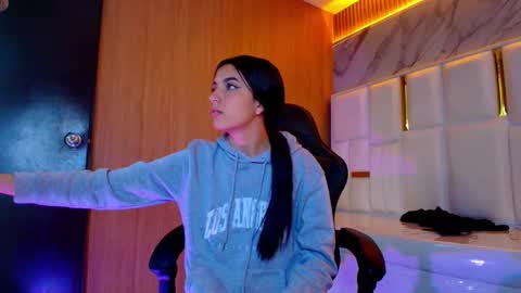 sophiadoll_tf online show from October 29, 2025, 8:43 pm