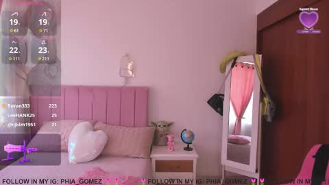 Snapshot of sophiaparker_ chatting on February 5, 2025, 3:20 pm online show from February 5, 2025, 3:20 pm