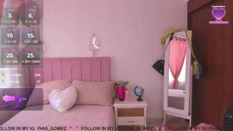 Snapshot of sophiaparker_ chatting on February 6, 2025, 2:26 pm online show from February 6, 2025, 2:26 pm