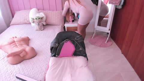 Snapshot of sophiaparker_ chatting on February 15, 2025, 1:27 pm online show from February 15, 2025, 1:27 pm