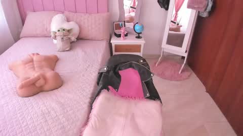 Snapshot of sophiaparker_ chatting on February 19, 2025, 2:23 pm online show from February 19, 2025, 2:23 pm