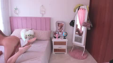 Snapshot of sophiaparker_ chatting on February 25, 2025, 2:33 pm online show from February 25, 2025, 2:33 pm