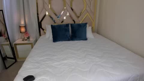 Snapshot of sophiaparker_ chatting on December 2, 2025, 2:34 pm online show from December 2, 2025, 2:34 pm