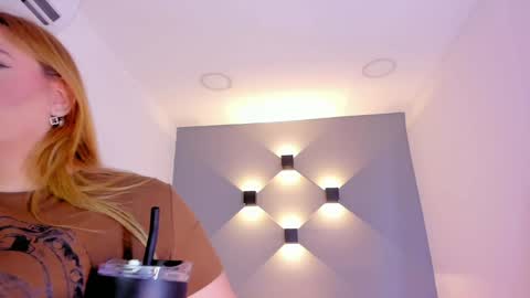 Snapshot of sophiarossee chatting on January 28, 2025, 12:11 pm Sofi online show from January 28, 2025, 12:11 pm