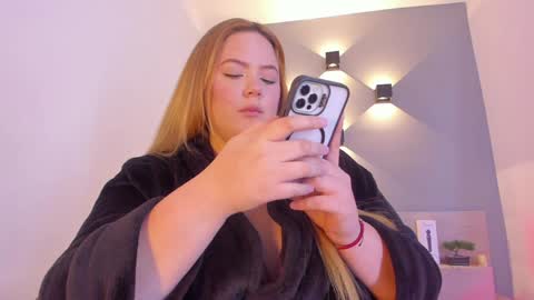 Snapshot of sophiarossee chatting on January 28, 2025, 6:17 pm Sofi online show from January 28, 2025, 6:17 pm