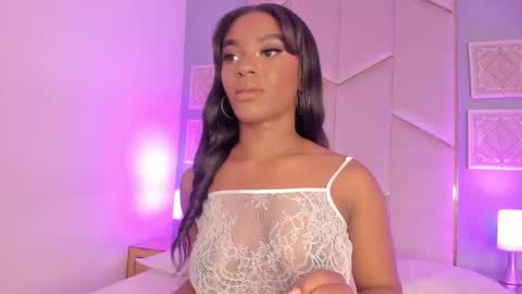 Snapshot of sophiasmiths_ chatting on February 1, 2025, 1:23 am SophiaSmiths online show from February 1, 2025, 1:23 am