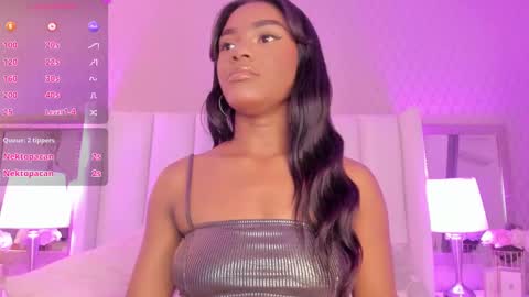 Snapshot of sophiasmiths_ chatting on February 18, 2025, 10:14 pm SophiaSmiths online show from February 18, 2025, 10:14 pm