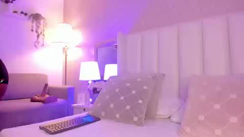 Snapshot of sophiasmiths_ chatting on September 11, 2025, 11:49 pm SophiaSmiths online show from September 11, 2025, 11:49 pm