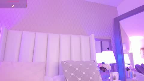 Snapshot of sophiasmiths_ chatting on November 18, 2025, 10:14 pm SophiaSmiths online show from November 18, 2025, 10:14 pm