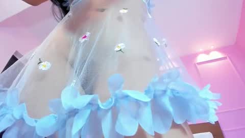 S O P H I A  online show from November 12, 2025, 12:38 pm