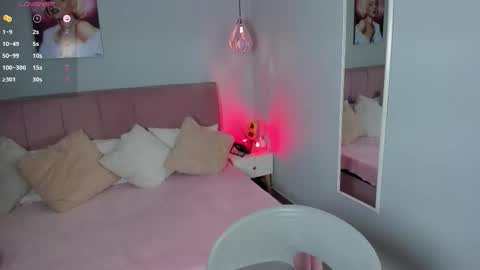 Snapshot of sophie_alice chatting on September 24, 2025, 12:41 pm Alice online show from September 24, 2025, 12:41 pm