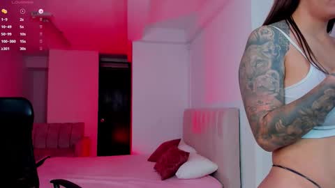 Snapshot of sophie_alice chatting on December 1, 2025, 2:00 pm Alice online show from December 1, 2025, 2:00 pm