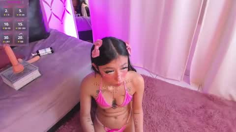 Snapshot of sophie_bunny1 chatting on December 4, 2024, 9:18 am Sophie online show from December 4, 2024, 9:18 am