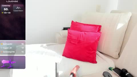 Snapshot of sophie_evanss_ chatting on March 9, 2025, 9:03 pm   online show from March 9, 2025, 9:03 pm