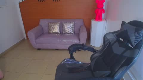 Snapshot of sophie_t_ chatting on December 24, 2024, 3:38 am Sofia online show from December 24, 2024, 3:38 am