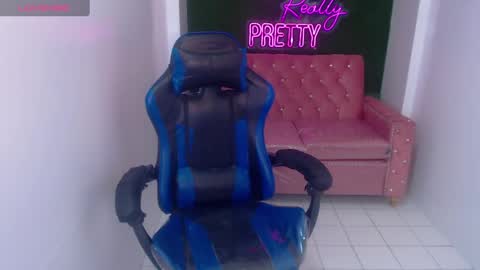 Snapshot of sophie_t_ chatting on February 15, 2025, 5:17 pm Sofia online show from February 15, 2025, 5:17 pm