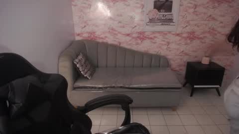 Snapshot of sophie_t_ chatting on February 19, 2025, 7:38 pm Sofia online show from February 19, 2025, 7:38 pm