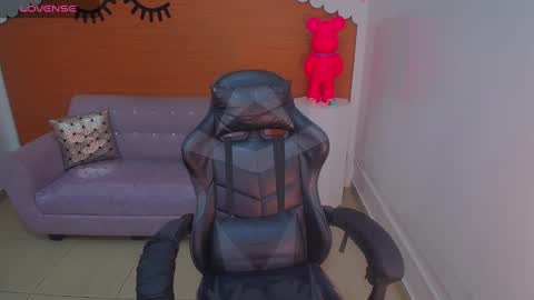 Snapshot of sophie_t_ chatting on February 26, 2025, 3:32 am Sofia online show from February 26, 2025, 3:32 am