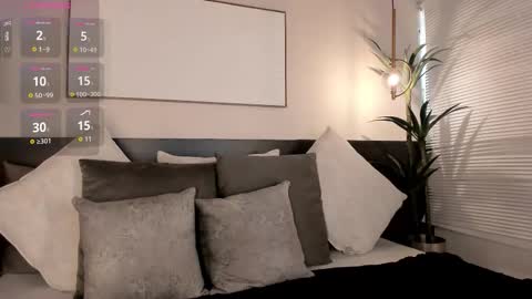     online show from October 28, 2025, 8:55 pm