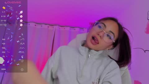 Snapshot of sophiecherry_ chatting on December 23, 2024, 1:08 am Sophie IG sophiecherry es online show from December 23, 2024, 1:08 am