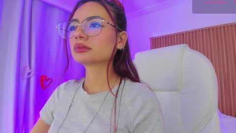 Snapshot of sophiecherry_ chatting on March 11, 2025, 6:21 am Sophie IG sophiecherry es online show from March 11, 2025, 6:21 am