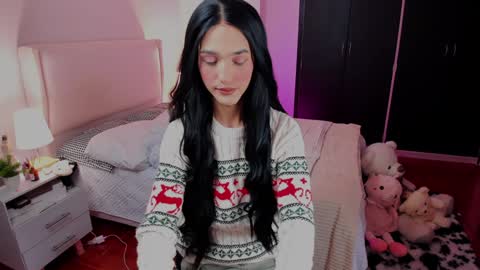 Snapshot of sophiecornett chatting on December 17, 2024, 1:38 pm    online show from December 17, 2024, 1:38 pm