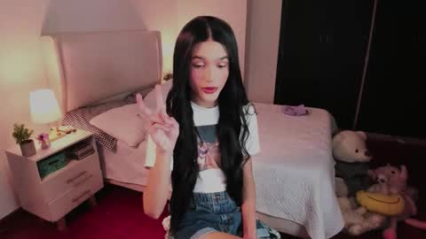 Snapshot of sophiecornett chatting on September 19, 2025, 2:13 am    online show from September 19, 2025, 2:13 am