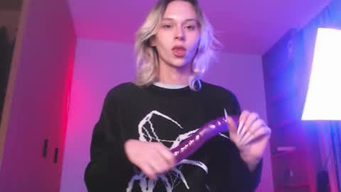 sophiediamond_x online show from November 11, 2025, 6:52 pm