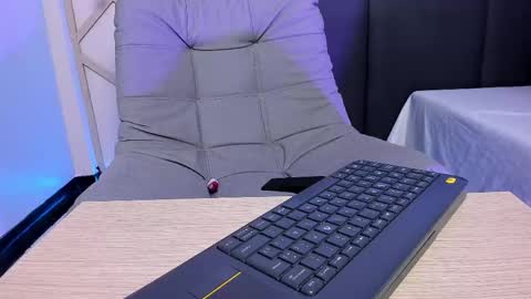 sophieharris__ online show from February 12, 2025, 12:48 am