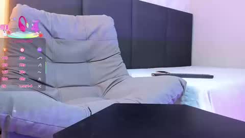 sophieharris__ online show from September 15, 2025, 8:09 pm