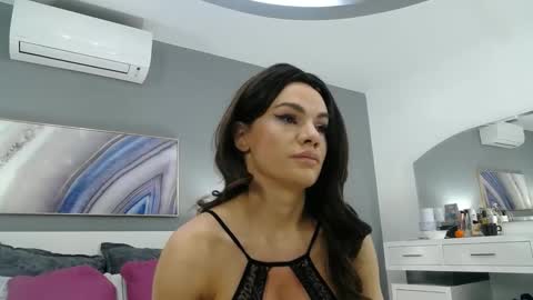 Snapshot of sophiejoulia chatting on January 6, 2025, 5:38 pm Sophie online show from January 6, 2025, 5:38 pm