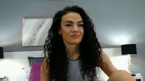 Snapshot of sophiejoulia chatting on March 6, 2025, 6:26 pm Sophie online show from March 6, 2025, 6:26 pm