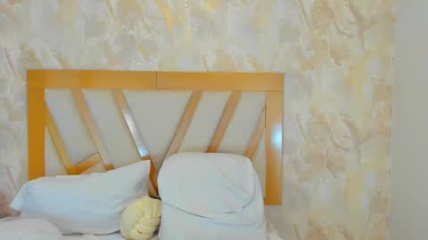 Sophie online show from September 17, 2025, 12:51 pm