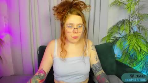 Snapshot of sophiepure chatting on October 5, 2025, 8:18 pm Sophie online show from October 5, 2025, 8:18 pm