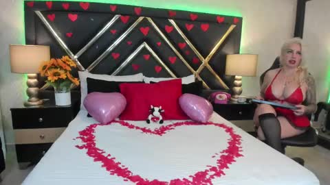 Snapshot of sophiewinslow chatting on February 14, 2025, 12:57 pm SophieWinslow online show from February 14, 2025, 12:57 pm