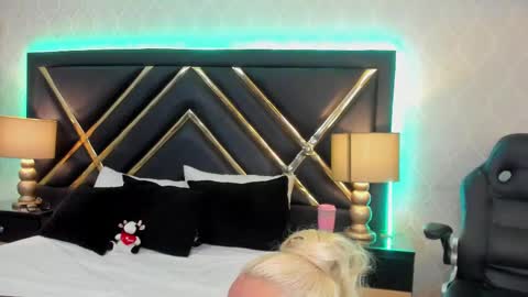 Snapshot of sophiewinslow chatting on February 17, 2025, 6:48 pm SophieWinslow online show from February 17, 2025, 6:48 pm