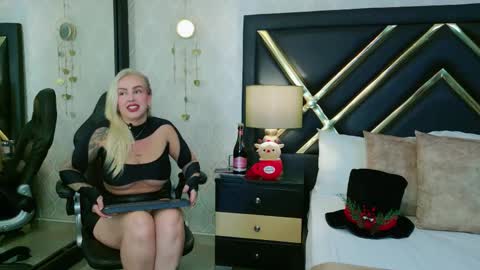 Snapshot of sophiewinslow chatting on November 7, 2025, 1:44 pm SophieWinslow online show from November 7, 2025, 1:44 pm